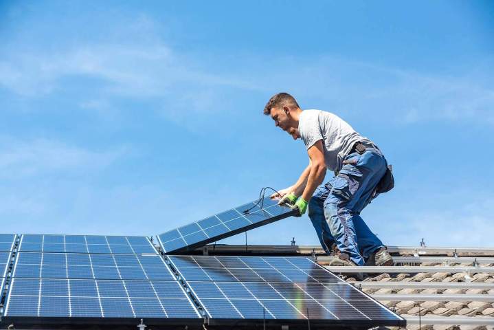Pose de panneaux photovoltaïques près de Sury-le-Comtal <br/>Pose de panneaux photovoltaïques à Sury-le-Comtal<br/>Pose de panneaux photovoltaïques dans la commune de Sury-le-Comtal